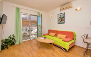 Lovely Apartment In Makarska With Kitchen